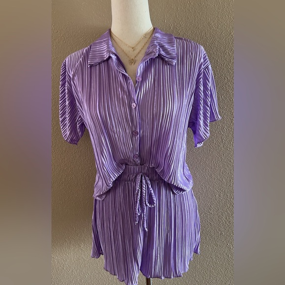 Pleated satin button down top and shorts in lavender - Picture 4 of 8